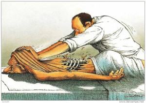 un masseur arrache la peau du dos du patient